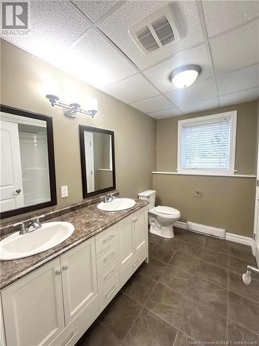 25 Mcwilliam Drive, Miramichi, NB - Indoor Photo Showing Bathroom