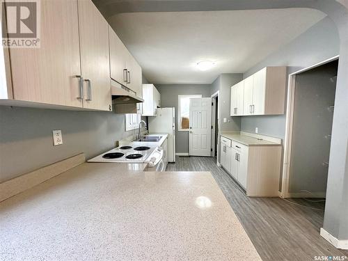 704 P Avenue N, Saskatoon, SK - Indoor Photo Showing Kitchen