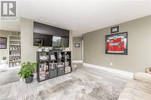 3227 King Street E Unit# 409, Kitchener, ON - Indoor Photo Showing Living Room