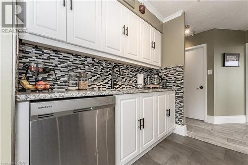 3227 King Street E Unit# 409, Kitchener, ON - Indoor Photo Showing Kitchen