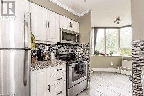 3227 King Street E Unit# 409, Kitchener, ON - Indoor Photo Showing Kitchen With Upgraded Kitchen