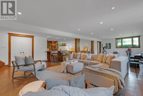 73 King Lane, Clarington, ON - Indoor Photo Showing Living Room