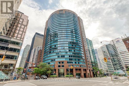 910 - 33 University Avenue, Toronto, ON - Outdoor With Facade