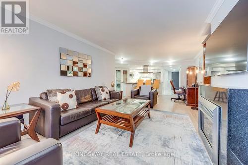 910 - 33 University Avenue, Toronto, ON - Indoor Photo Showing Living Room