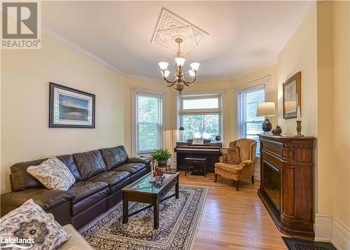 99 Tecumseth Street, Orillia, ON - Indoor Photo Showing Living Room