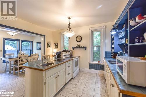 99 Tecumseth Street, Orillia, ON - Indoor Photo Showing Kitchen