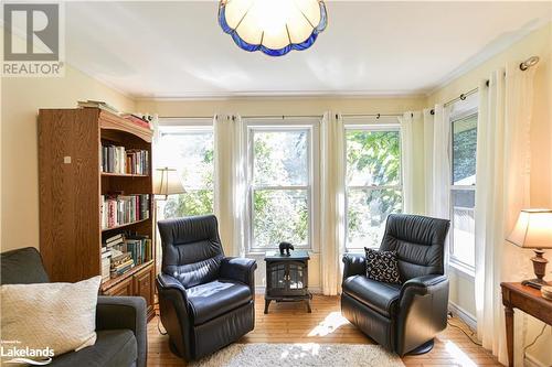 99 Tecumseth Street, Orillia, ON - Indoor Photo Showing Living Room