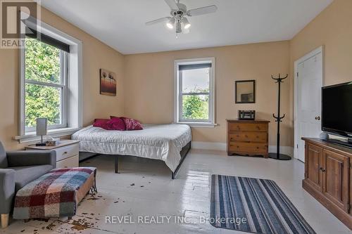 351 Hedge Road, Georgina, ON - Indoor Photo Showing Bedroom