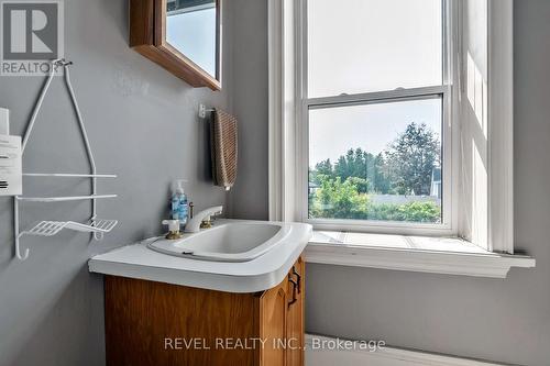 351 Hedge Road, Georgina, ON - Indoor Photo Showing Bathroom