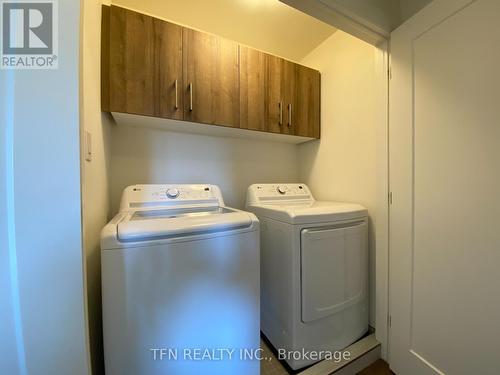 4 Bsmt - 499 Sophia Crescent, London, ON - Indoor Photo Showing Laundry Room