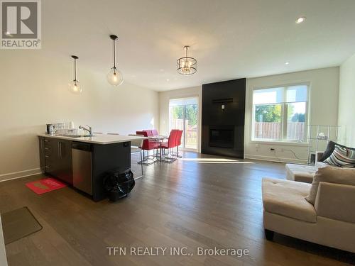 4 Bsmt - 499 Sophia Crescent, London, ON - Indoor Photo Showing Living Room