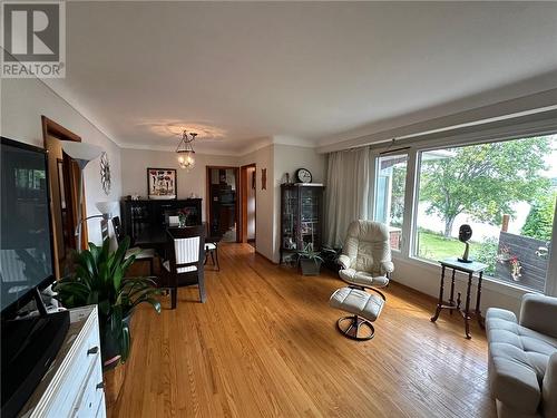 57 Simon Lake Drive, Greater Sudbury, ON - Indoor Photo Showing Living Room