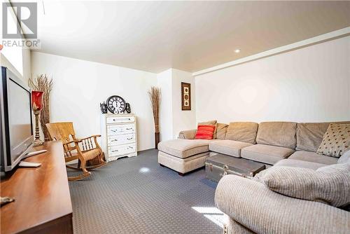 57 Simon Lake Drive, Greater Sudbury, ON - Indoor Photo Showing Living Room