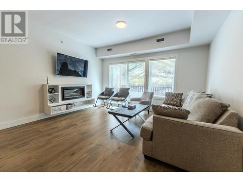 2046 Robson Place Unit# 107, Kamloops, BC - Indoor Photo Showing Living Room With Fireplace