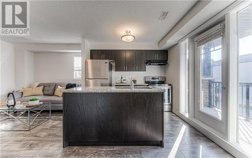 1989 Ottawa Street Unit# 20E, Kitchener, ON - Indoor Photo Showing Kitchen With Upgraded Kitchen