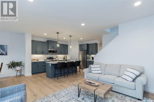 417 Germain Manor, Saskatoon, SK - Indoor Photo Showing Living Room