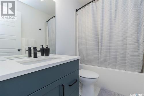 417 Germain Manor, Saskatoon, SK - Indoor Photo Showing Bathroom