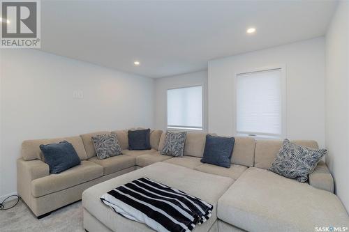 417 Germain Manor, Saskatoon, SK - Indoor Photo Showing Living Room