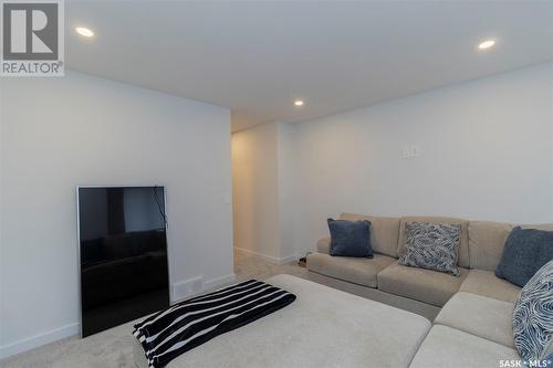 417 Germain Manor, Saskatoon, SK - Indoor Photo Showing Living Room