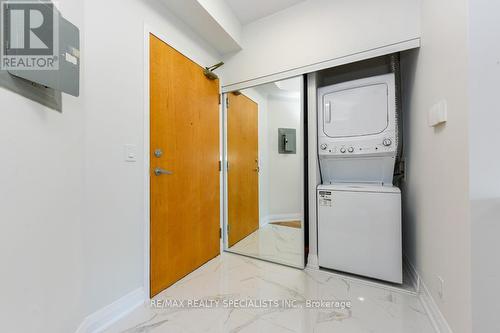 302 - 3939 Duke Of York Boulevard, Mississauga, ON - Indoor Photo Showing Laundry Room