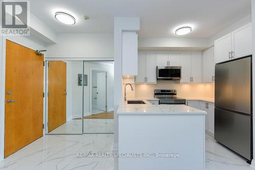 302 - 3939 Duke Of York Boulevard, Mississauga, ON - Indoor Photo Showing Kitchen