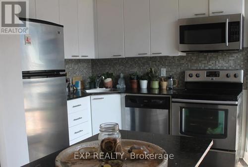 806 - 15 Bruyeres Mews, Toronto, ON - Indoor Photo Showing Kitchen