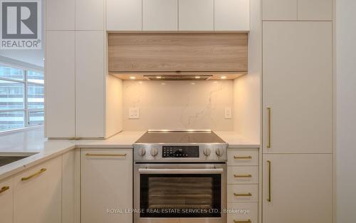 614 - 36 Blue Jays Way, Toronto, ON - Indoor Photo Showing Kitchen