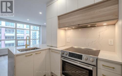 614 - 36 Blue Jays Way, Toronto, ON - Indoor Photo Showing Kitchen