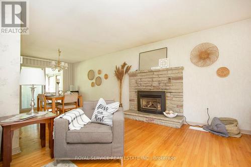 10 Killarney Road, Smith-Ennismore-Lakefield, ON - Indoor Photo Showing Living Room With Fireplace