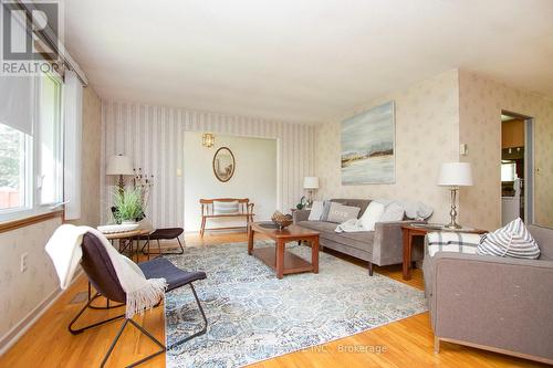 10 Killarney Road, Smith-Ennismore-Lakefield, ON - Indoor Photo Showing Living Room