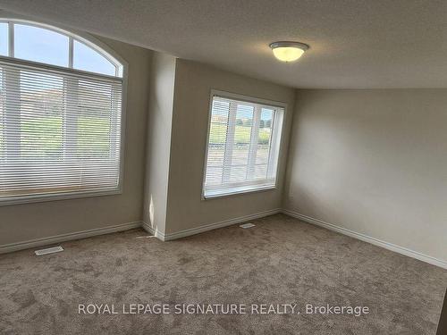 Upper-999 Black Cherry Dr, Oshawa, ON - Indoor Photo Showing Other Room