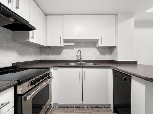 90-9 Windermere Ave, Toronto, ON - Indoor Photo Showing Kitchen With Double Sink