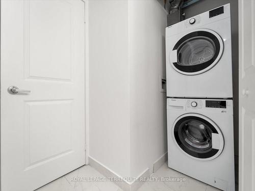 90-9 Windermere Ave, Toronto, ON - Indoor Photo Showing Laundry Room