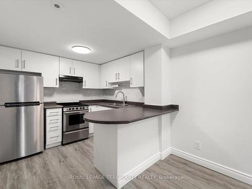 90-9 Windermere Ave, Toronto, ON - Indoor Photo Showing Kitchen