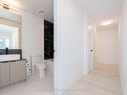 804-1285 Dupont St, Toronto, ON - Indoor Photo Showing Bathroom