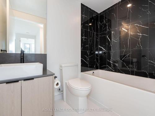 804-1285 Dupont St, Toronto, ON - Indoor Photo Showing Bathroom