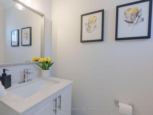 5937 Shandwick Pl, Mississauga, ON - Indoor Photo Showing Bathroom