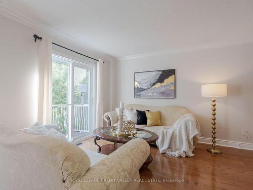 5937 Shandwick Pl, Mississauga, ON - Indoor Photo Showing Living Room