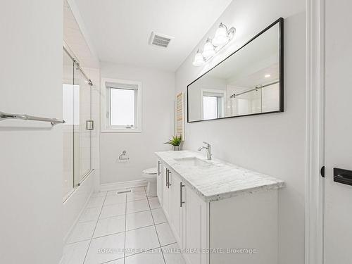 138 Branigan Cres, Halton Hills, ON - Indoor Photo Showing Bathroom