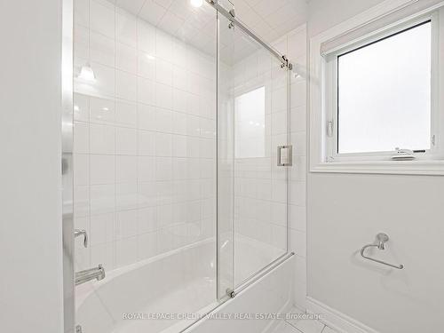 138 Branigan Cres, Halton Hills, ON - Indoor Photo Showing Bathroom