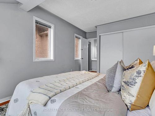 165-99 Bristol Rd, Mississauga, ON - Indoor Photo Showing Bedroom