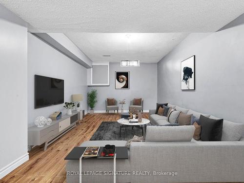 165-99 Bristol Rd, Mississauga, ON - Indoor Photo Showing Living Room