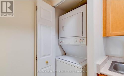 602 - 115 Richmond Street E, Toronto, ON - Indoor Photo Showing Laundry Room