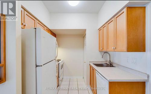 602 - 115 Richmond Street E, Toronto, ON - Indoor Photo Showing Kitchen