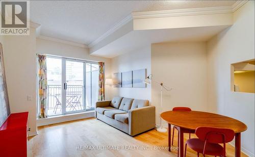 602 - 115 Richmond Street E, Toronto, ON - Indoor Photo Showing Living Room