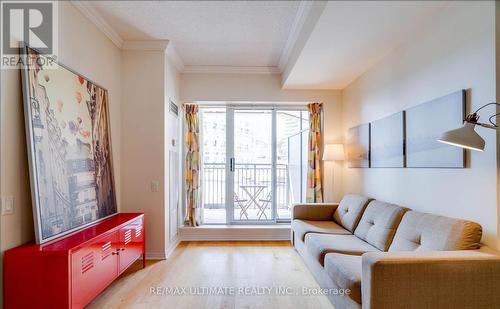 602 - 115 Richmond Street E, Toronto, ON - Indoor Photo Showing Living Room