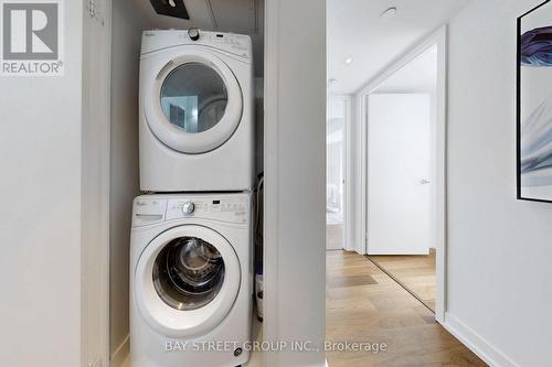 Th07 - 113 Mcmahon Drive, Toronto, ON - Indoor Photo Showing Laundry Room