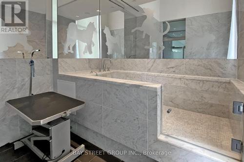 Th07 - 113 Mcmahon Drive, Toronto, ON - Indoor Photo Showing Bathroom