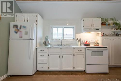 13 Third Street, Lakeville, NB - Indoor Photo Showing Kitchen With Double Sink