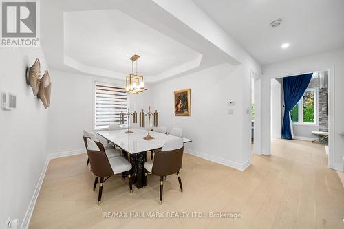 101 Ravine Edge Drive, Richmond Hill, ON - Indoor Photo Showing Dining Room